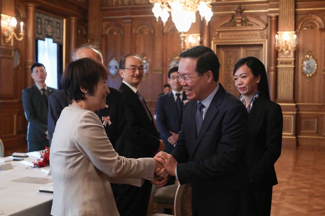 Chủ tịch nước Võ Văn Thưởng gặp lại các gia đình homestay Nhật Bản đã từng cho ông ở khi sang Nhật Bản nhiều năm về trước - Ảnh: TTXVN