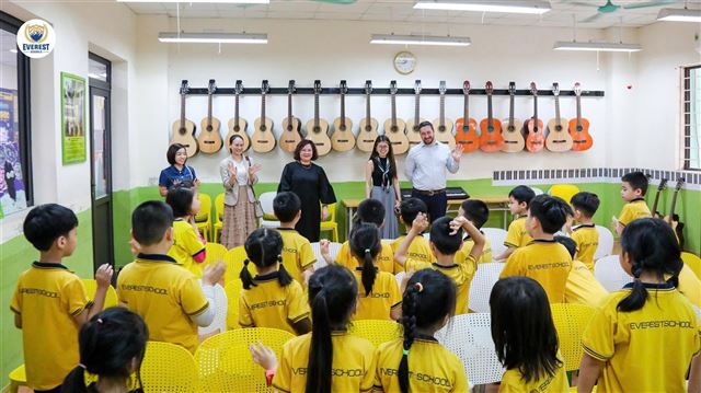 Đại diện Ashbourne College và Quốc Tế Việt thăm và làm việc tại Hệ thống Giáo dục Everest (Everest School)