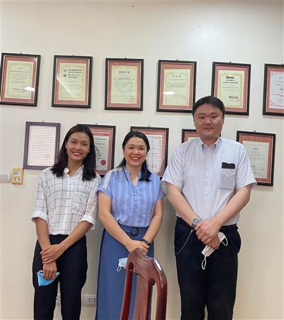 Đại diện trường Đại học Kinh tế Luật Osaka thăm Quốc Tế Việt