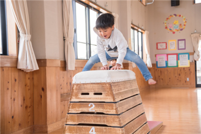 Cách cha mẹ Nhật cho trẻ thích nghi với thời tiết lạnh mùa đông