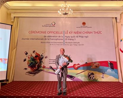 Cố vấn cao cấp Công ty Quốc Tế Việt - TS. Ngô Tự Lập nhận giải thưởng GADIF